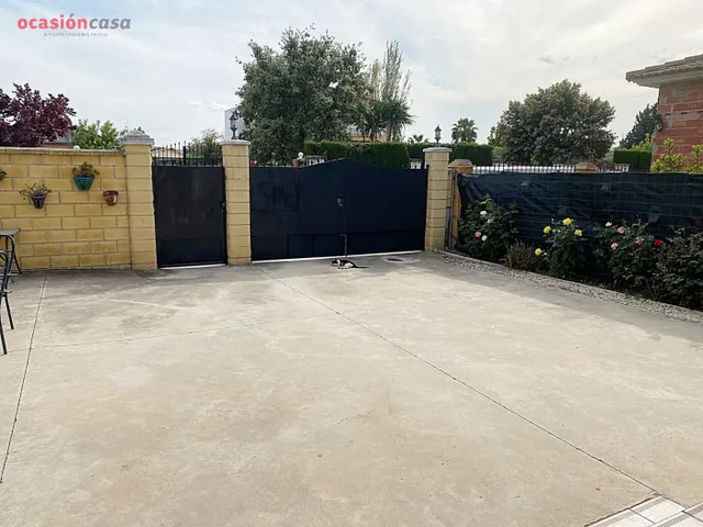 PARCELA DE 700 m2 , con 2 casas equipadas de cocina , habitaciones , baños ...! — 32