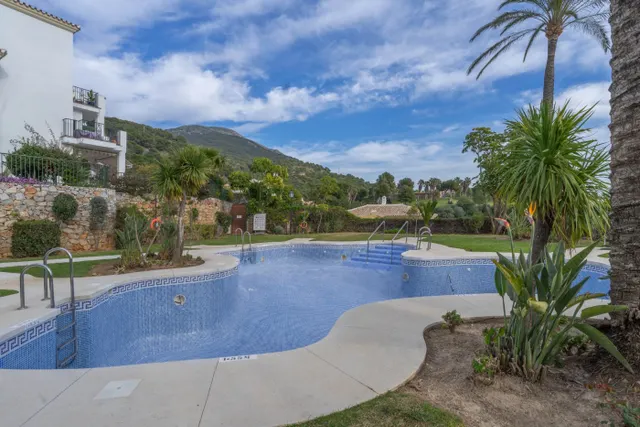APARTAMENTO EN ALHAURIN GOLF CON TERRAZA CON BUENAS VISTAS, PARKING Y PISCINA Y JARDÍN COMUNITARIO — 38