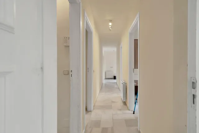 Alquiler larga temporada - Villa Privada con Piscina y Amplio Jardín en Cerrado de Elviria, Marbella — 46