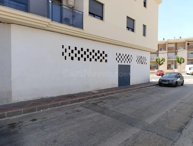 Local comercial en edificio de nueva promoción en Cobatillas - foto 4