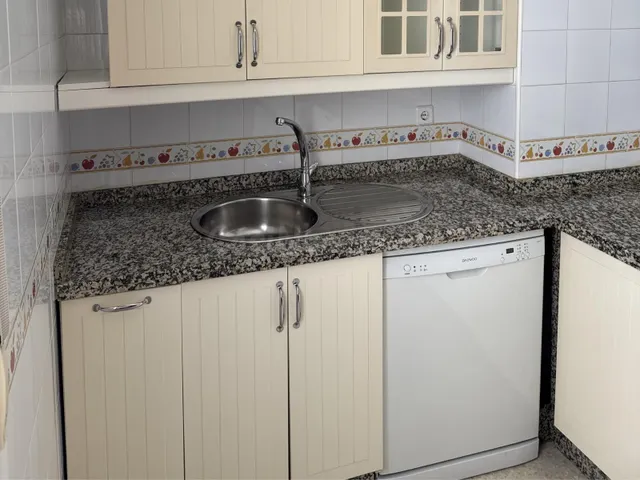 Se vende magnífico piso en Alcalá del Río. — 2