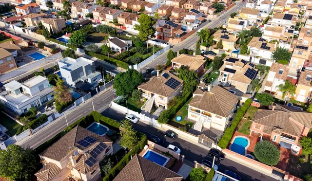 Chalet independiente en parcela esquinera de 515 m2 con gran garaje en Maravisa — 6