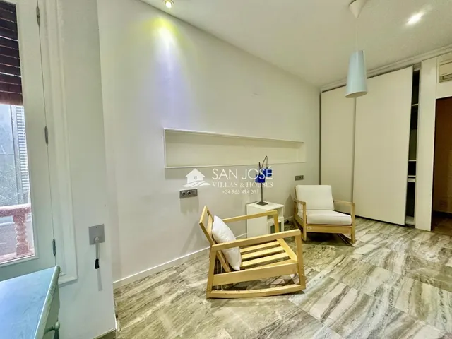SE VENDE CASA CON PISCINA EN GLORIETA DE NOVELDA. — 9