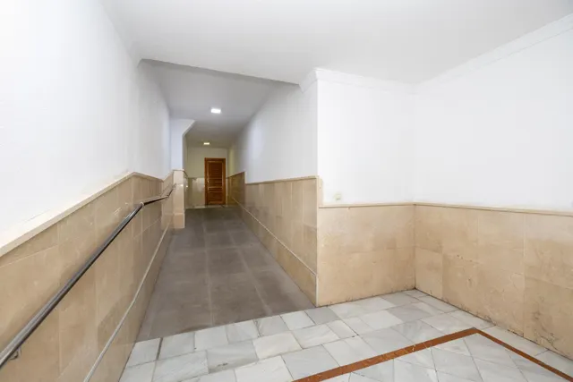 Piso Reformado en Zona Comercial y Universitaria de Granada - €330,000 — 24