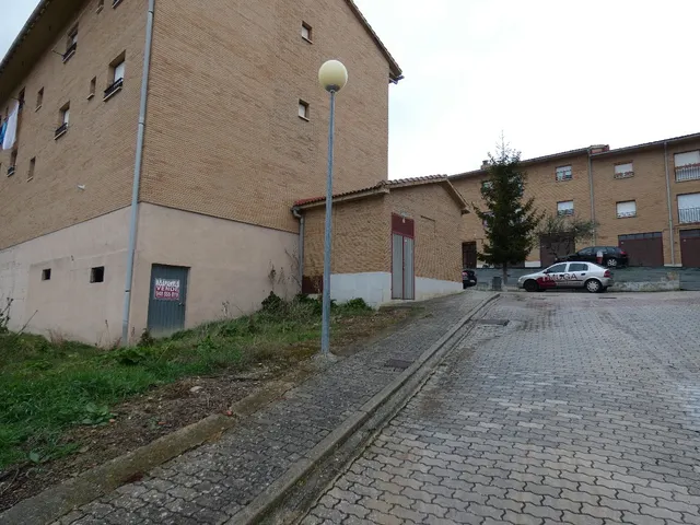 Local con terreno en Arroniz — 10
