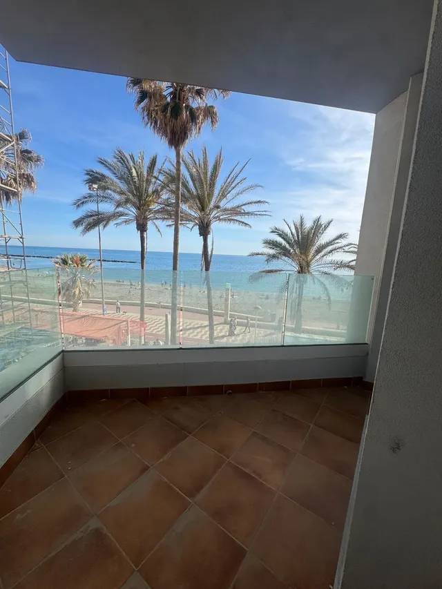 FANTÁSTICO PISO EN PRIMERA LINEA DE PLAYA PARA ALQUILER VACA - foto 5