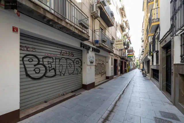 Local Comercial en el Corazón de Granada - Oportunidad Única — 7