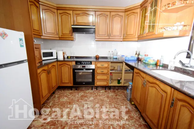 ESPACIOSA CASA CON TERRAZA Y GARAJE - foto 4