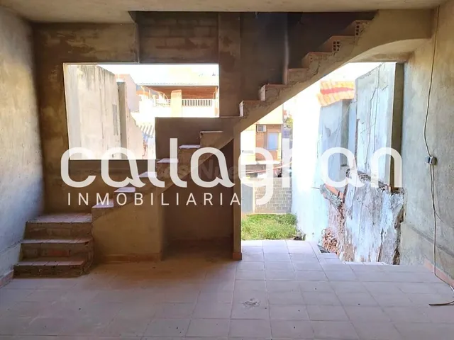 Solar con acceso a dos calles al lado del mercado central - foto 4