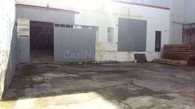 Se alquila nave industrial en centro de Carballo - foto 3