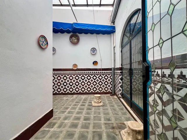 C. EXCLUSIVA CASA EN LA JUDERÍA A 5 MINUTOS DE LA MEZQUITA-CATEDRAL CON GARAJE Y ASCENSOR — 35