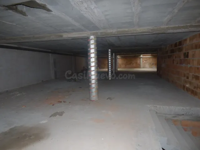 LOCAL DE 330m2 EN ALQUILER EN EL CENTRO DE MANRESA DIÁFANO - foto 2