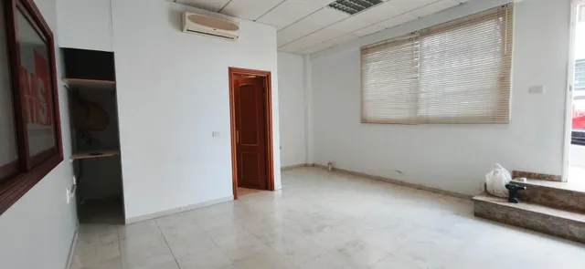 OFICINA A PIE DE CALLE — 8