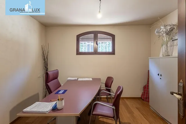 INCREÍBLE CHALET INDEPENDIENTE EN ZONA PRIVILEGIADA — 29