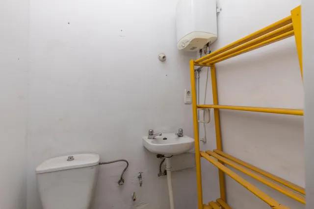 Local comercial en venta en calle agustina de aragón — 13