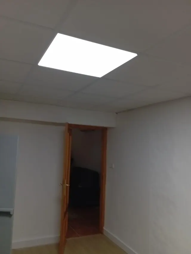 Venta restaurante con licencia de restaurante para entrar ya, y con vivienda en parte superior. — 24