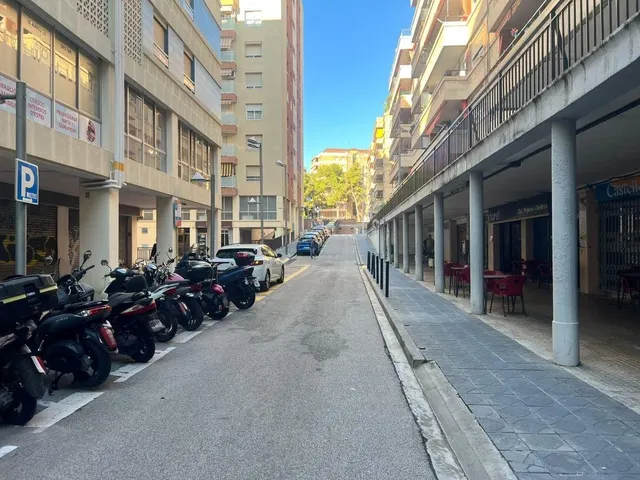 Plaza de aparcamiento en calle Florenci Vives, Tarragona — 14