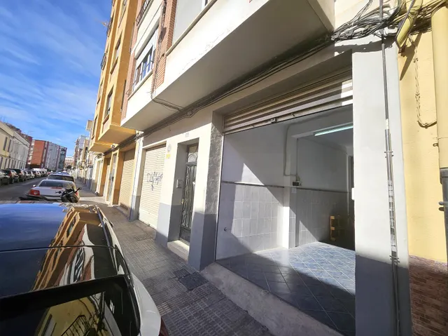Se vende local en calle tranquila, zona noroeste de Castellón. Local en perfecto estado — 2