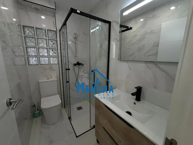 *720€ al mes* inmobiliaria la mancha alquila piso en zona centro de salud canal maria cristina de Albacete — 25