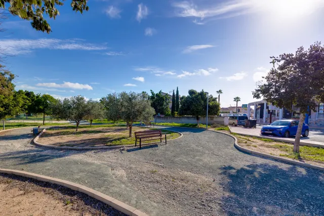 Local Comercial a la venta en Doña Pepa, ciudad Quesada — 28