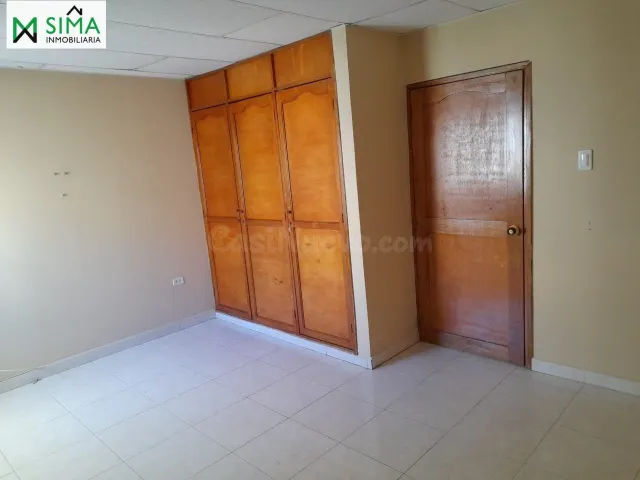 SE VENDE CASA DE 3 NIVELES UBICADO EN EL BARRIO DE CRESPO - foto 4