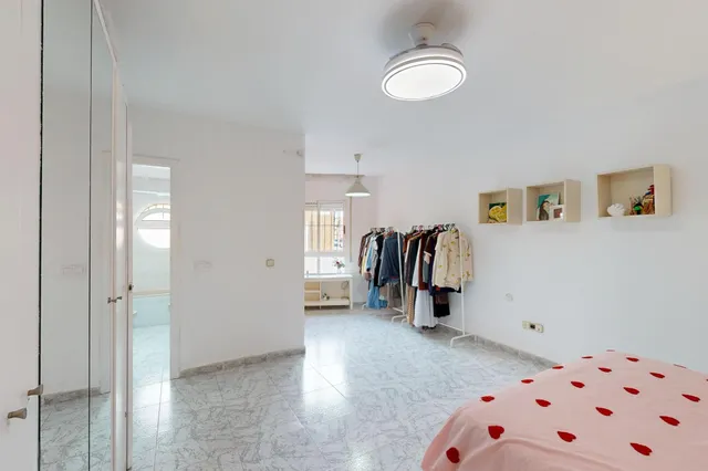 Espacioso piso en Canteras con gran dormitorio principal en suite, patio y plaza de garaje. Cartagena — 42