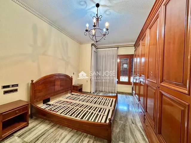 SE VENDE CASA CON PISCINA EN GLORIETA DE NOVELDA. — 19