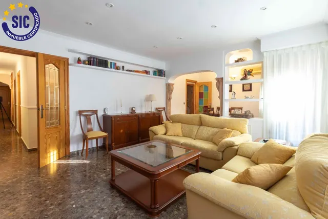 Se vende amplio piso en zona céntrica de Torrent — 2