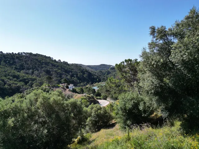 Terreno urbano de 2800 m2 en Benahavís, vistas espectaculares — 6