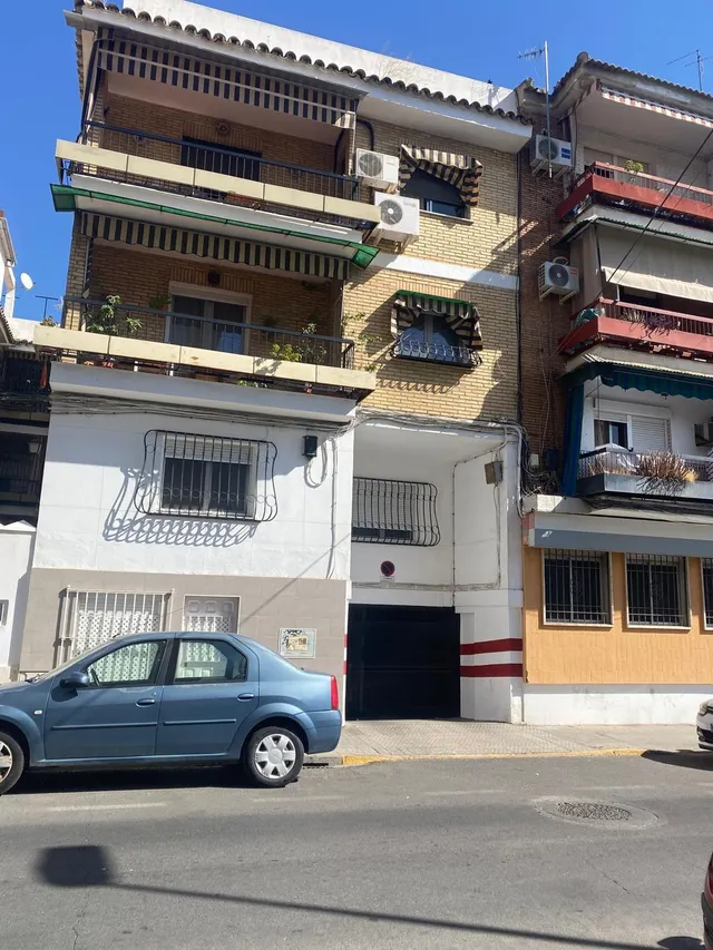 PLAZA DE GARAJE JUNTO A LA FACULTAD DE DERECHO — 8