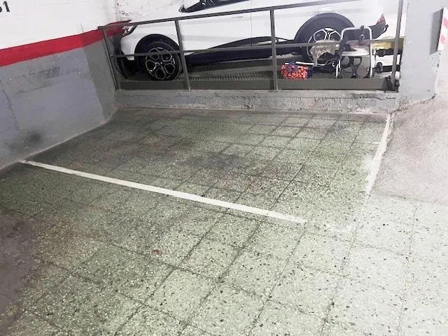 Plaza de aparcamiento en zona centro — 5