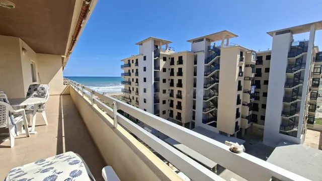 Apartamento en 1ªlínea playa Daimús; un balcón frente al mar