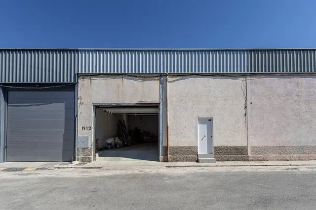 NAVE INDUSTRIAL EN POL. ASEGRA, PELIGROS. — 12