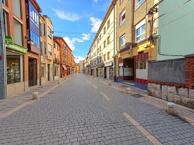Alquiler local León centro. — 3