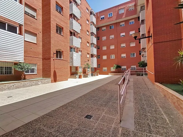 Piso con enorme terraza en Barrio de los Periodistas de Granada — 26