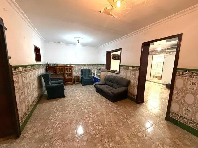 CASA DE 2 PLANTAS CON DOS LOCALES Y GRAN POTENCIAL EN BURGUI