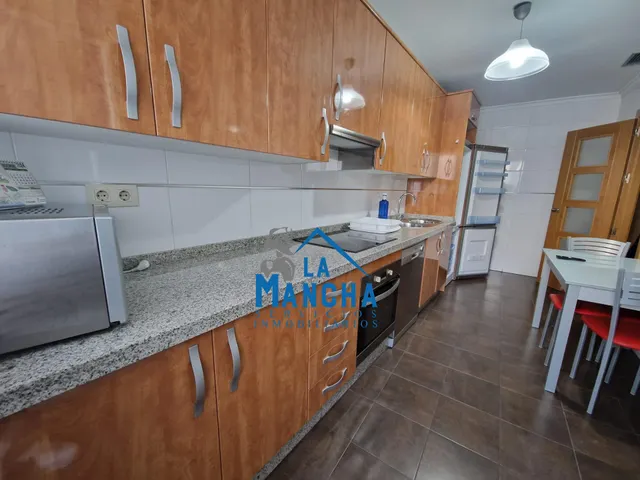 *750€ al mes* inmobiliaria la mancha alquila piso con garaje en el centro de Albacete — 6