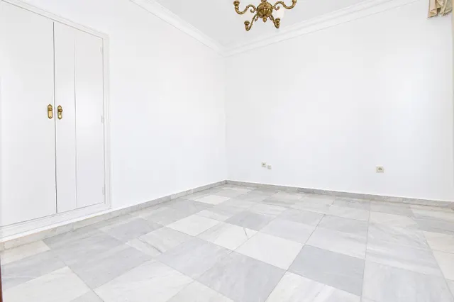 Piso junto a iglesia san jose, 113 metros, ascensor, av principal — 6