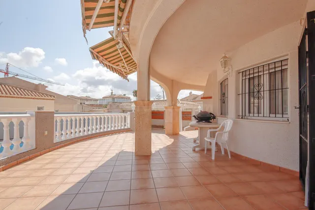 CHALET CON PISCINA PRIVADA EN LA ZENIA - PLAYA FLAMENCA — 5