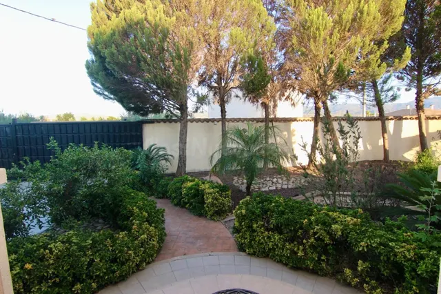 Alquiler larga estancia chalet con piscina — 5