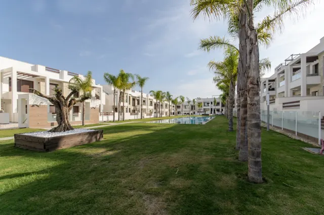 Bungalow de planta baja de 3 dormitorios en los Balcones(Torrevieja) — 32