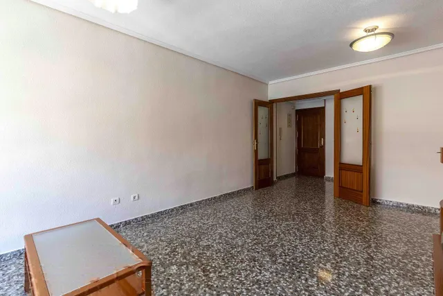 Amplia vivienda de 4 dormitorios con garaje, trastero y metro a pocos minutos — 29