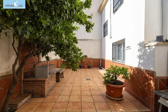 Casa adosada junto parada metro en Churriana — 46