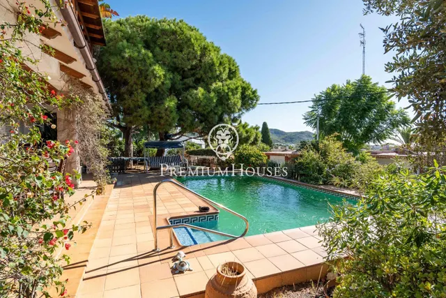 Casa independiente con piscina y jardín en Vallpineda — 36