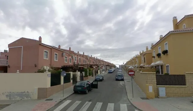 VENTA DE ADOSADO EN MAIRENA DEL ALCOR (SEVILLA)