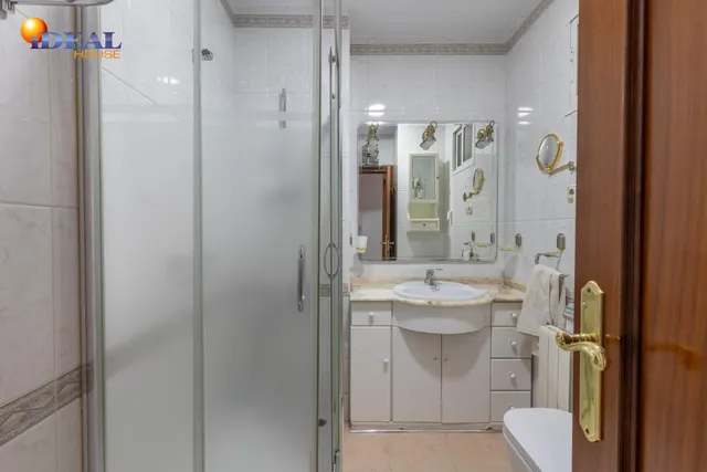 Estupendo piso  en la última planta en calle doctor azpitarte — 29