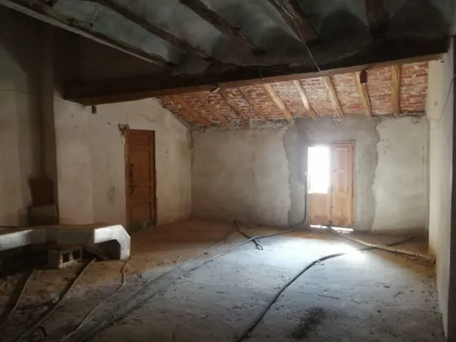 CASA UNIFAMILIAR DE DOS PLANTAS (ANTES BAR) — 10