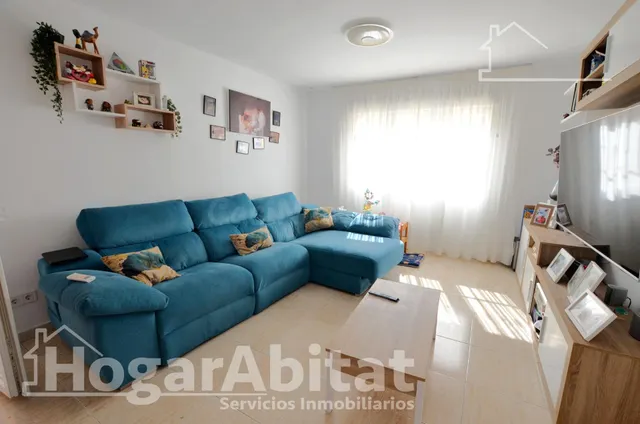 Respira paz entre el mar y la montaña en este exclusivo chalet pareado reformado con piscina privada, solárium y parking — 2