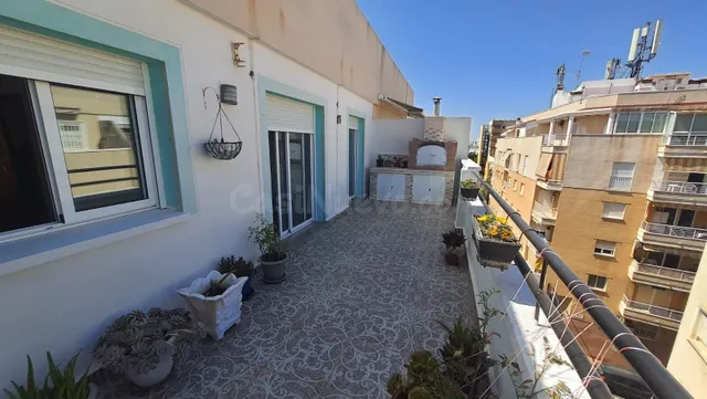 ATICO CENTRICO CON AMPLIA TERRAZA Y GARAJE