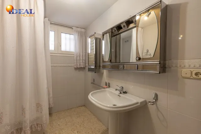Complejo industrial con vivienda en Alhendín con 2500 metros cuadrados — 36